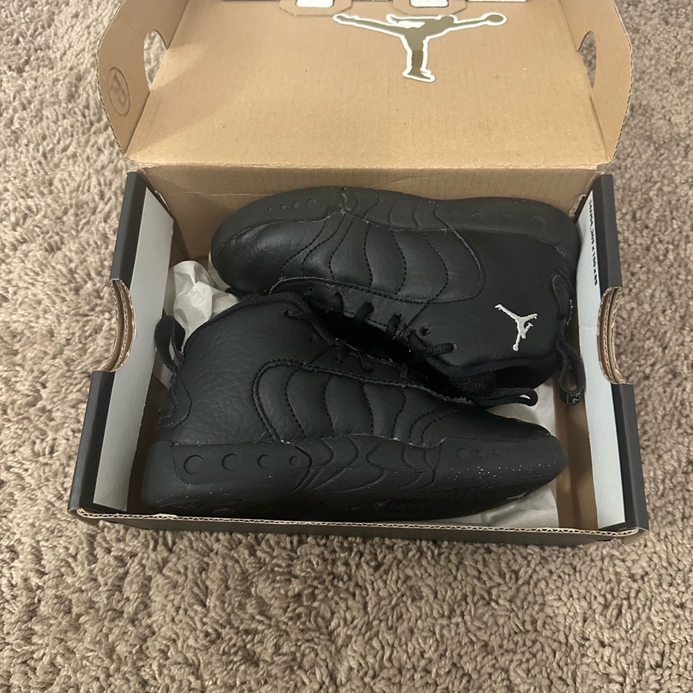 Jordan Black Sneakers